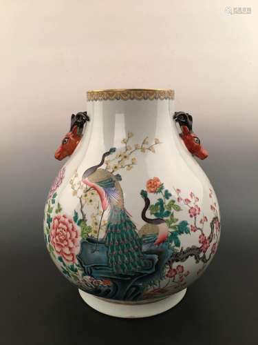 Chinese Famille Rose Porcelain Vase With Deer Heads Decoration