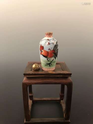 Chinese Procelain Snuff Bottle With Painting And Qian Long Mark