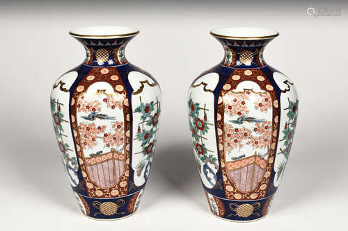 PAIR OF JAPANESE IMARI VASES