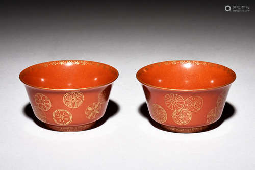 PAIR OF GILT AND RED GROUND 'FLOWERS' CUPS