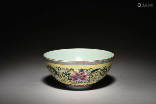 FAMILLE ROSE YELLOW GROUND 'FLOWERS' BOWL