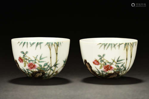 PAIR OF FAMILLE ROSE 'FLOWERS' CUPS