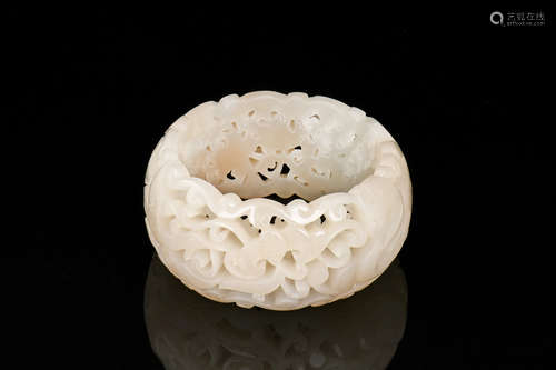 HETIAN JADE OPENWORK CARVED 'PHOENIX' BANGLE