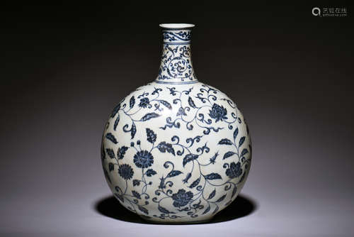 BLUE AND WHITE 'FLOWERS' MOON FLASK VASE