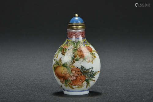 FAMILLE ROSE FRUITS GLASS SNUFF BOTTLE