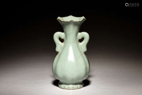 LONGQUAN WARE FLORIFORM VASE WITH HANDLES