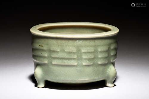 LONGQUAN WARE TRIPOD CENSER