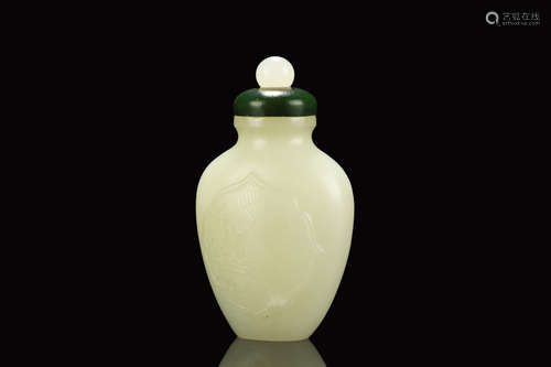 JADE CARVED SNUFF BOTTLE