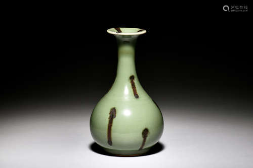 LONGQUAN WARE BOTTLE VASE