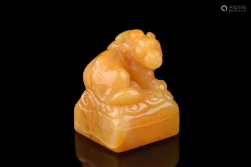 SHOUSHAN SOAPSTONE CARVED 'MYTHICAL BEAST' STAMP SEAL