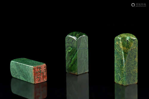 SET OF THREE MALACHITE STAMP SEALS