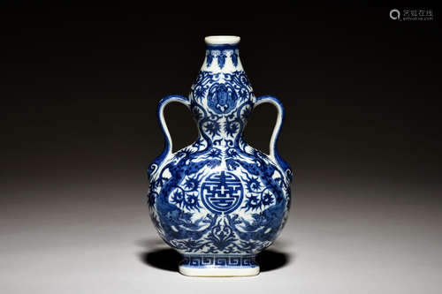 BLUE AND WHITE 'DRAGONS' VASE