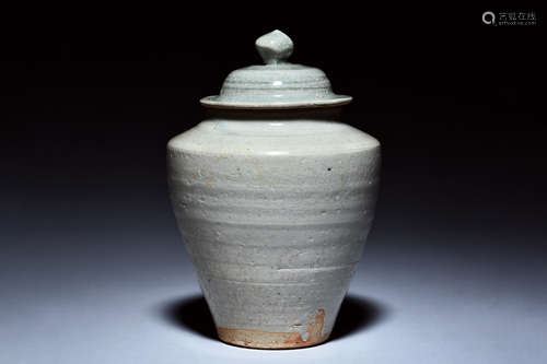 CELADON GLAZED JAR WITH COVER