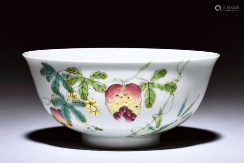 FAMILLE ROSE 'FLOWERS' BOWL