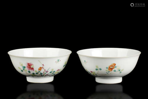 PAIR OF DOUCAI 'FLOWERS' BOWLS