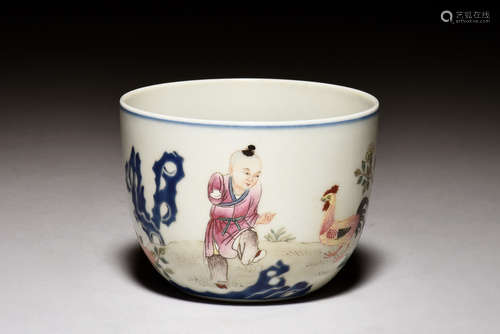 FAMILLE ROSE 'CHILD AND CHICKEN' CUP