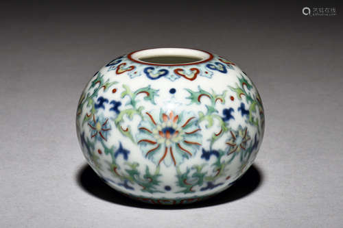 DOUCAI 'FLOWERS AND VINES' SMALL ROUND JAR