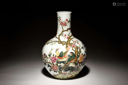 WUCAI 'FLOWERS AND BIRDS' VASE