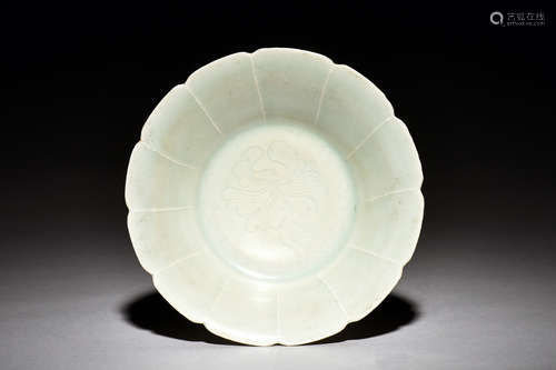 CELADON GLAZED AND CARVED FLORIFORM BOWL