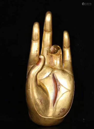 A TIBETAN GILT BRONZE CASTED BUDDHA HAND