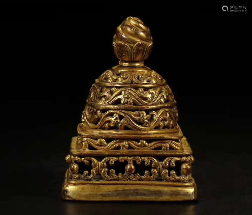 A GILT BRONZE CASTED HOLLOW DRAGON PATTERN SEAL