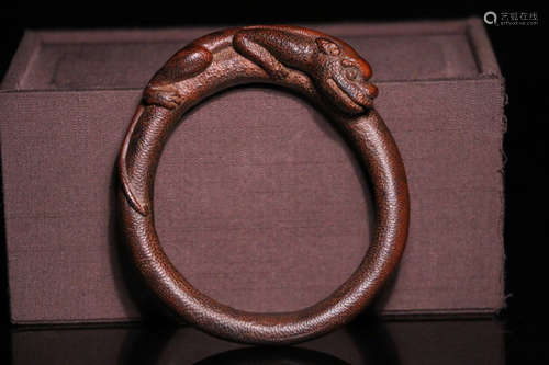 A BAMBOO CARVED DRAGON SHAPED BANGLE