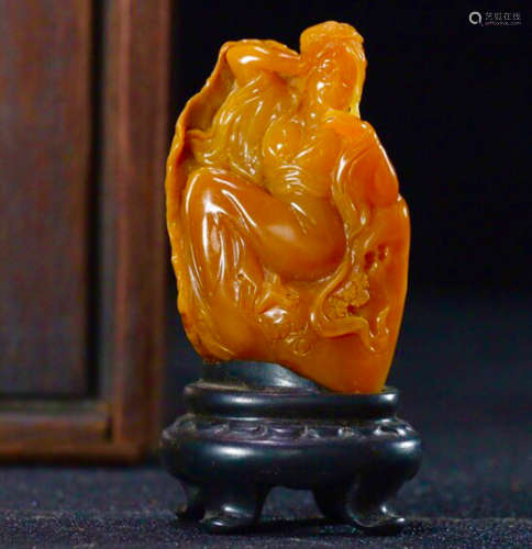 A TIANHUANG STONE CARVED FIGURE SHAPED PENDENT