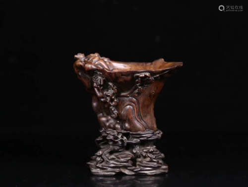 AN OLD CHENXIANG WOOD CARVED FLORAL PATTERN CUP