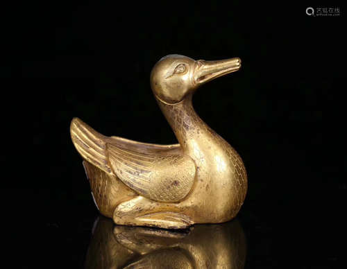 A GILT BRONZE DUCK SHAPED PENDANT