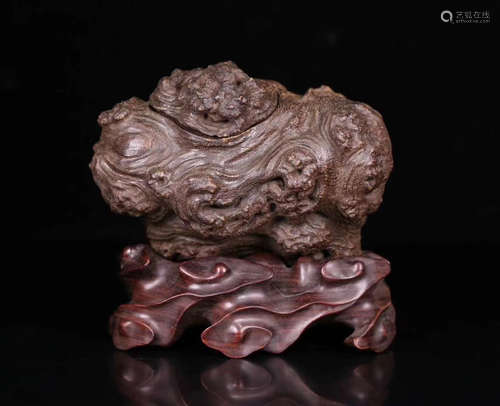 AN OLD CHENXIANG CARVED TREE SHAPED BOX