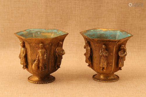 7-9TH CENTURY, A PAIR OF GILT BRONZE CUPS, TANG DYNASTY