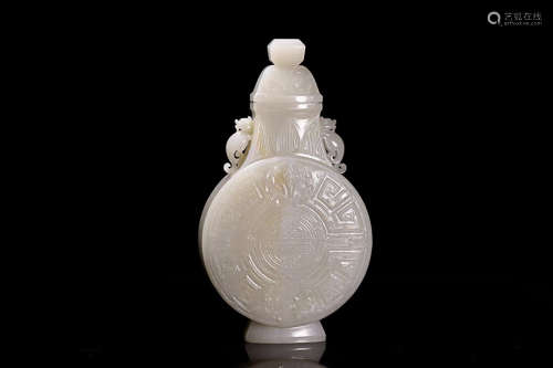 17-19TH CENTURY, A TRADITIONAL PATTERN DOUBLE-EAR HETIAN JADE VASE, QING DYNASTY