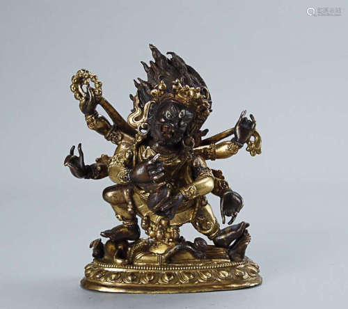 17-19TH CENTURY, A TIBETAN BUDDHA DESIGN GILT BRONZE ORNAMENT, QING DYNASTY