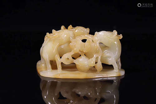 18-19TH CENTURY, AN OLD TIBETAN DEER DESIGN HETIAN JADE ORNAMENT, LATE QING DYNASTY