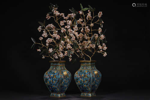 17-19TH CENTURY, A PAIR OF FLORAL PATTERN ENAMEL VASES, QING DYNASTY