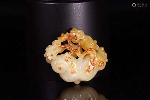 17-19TH CENTURY, A FLORIAL DESIGN HETIAN JADE ORNAMENT, QING DYNASTY