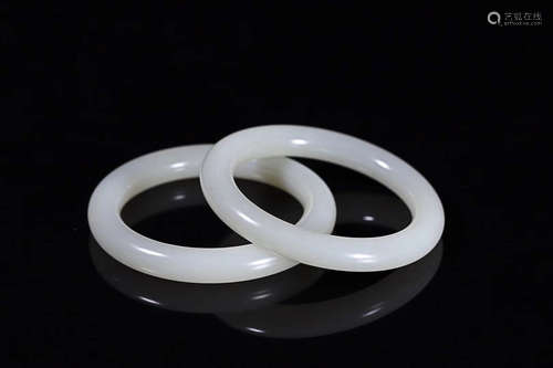 A PAIR OF HETIAN JADE BANGLE