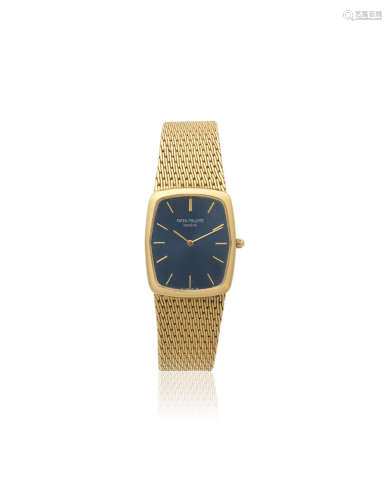 Ref: 3856/1, Circa 1980  Patek Philippe. A mid-size 18K gold quartz rectangular bracelet watch