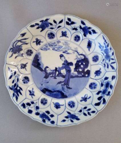CHINESE QING KANG XI PERIOD BLUE AND WHITE PLATE