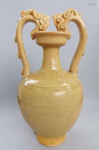 A CHINESE TANG DYNASTY VASE WITH TWO DRAGON HANDLE