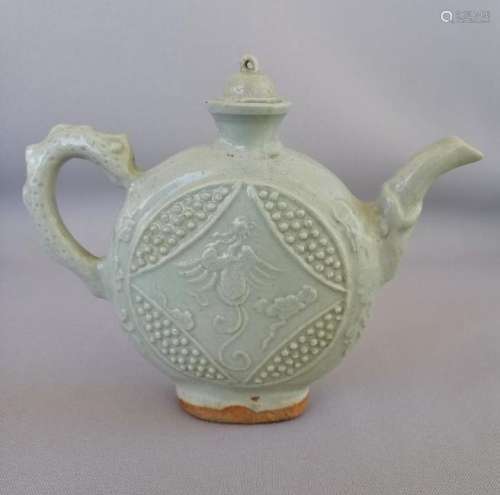 A CHINESE YUAN DYNASTY WHITE GLAZED LIDDED TEAPOT