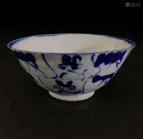 A CHINESE EARLY QING DYNASTY BLUE AND WHITE BOWL