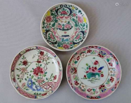 THREE PIECES OF 18TH C EXPORT ROSE FAMILLE DISHES.