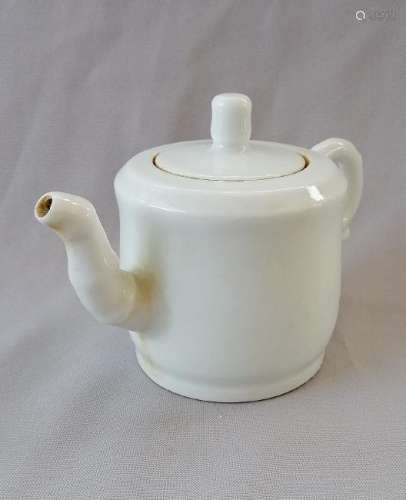 A CHINESE MING DYNASTY WHITE GLAZED TEAPOT