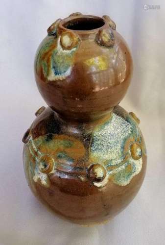 A CHINESE SUI DYNASTY SAUCE GLAZED GOURD VASE