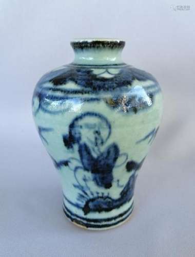 CHINESE YUAN DYNASTY BLUE AND WHITE VASE