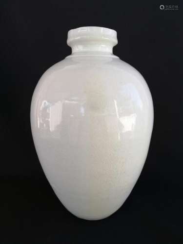 A CHINESE SONG DYNASTY YING QING VASE