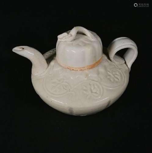A CHINESE TANG DYNASTY LIDDED EWER