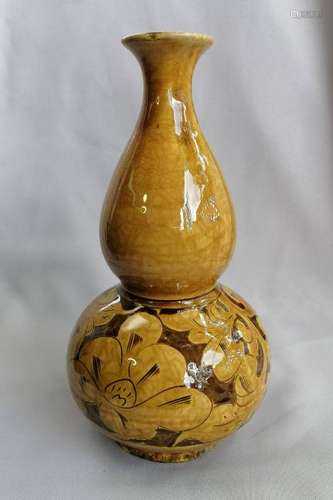 A CHINESE SONG DYNASTY JI ZHOU KILN GOURD VASE