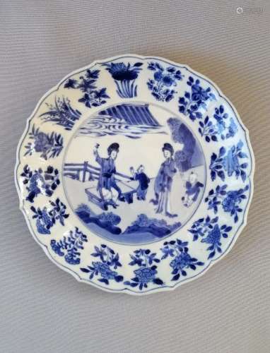 CHINESE QING KANG XI PERIOD BLUE AND WHITE PLATE